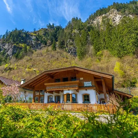 Taverne Apartment *